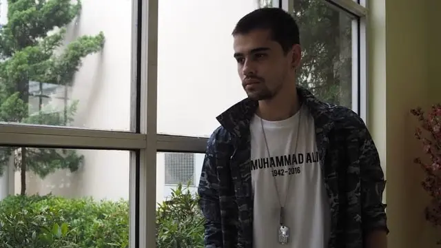 Ingat Penyanyi Parodi 'Justin Bibir'? Ini 6 Potret Terbaru Jonathan Dakota