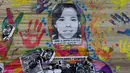 Sebuah foto dari Elizabeth Lilia Franco de Jauretche yang diculik dan menghilang pada tanggal 23 Juli 1977 dipampang saat pawai parade peringatan 41 tahun kudeta militer di Buenos Aires, Argentina (24/3). (AP Photo/Victor R. Caivano)