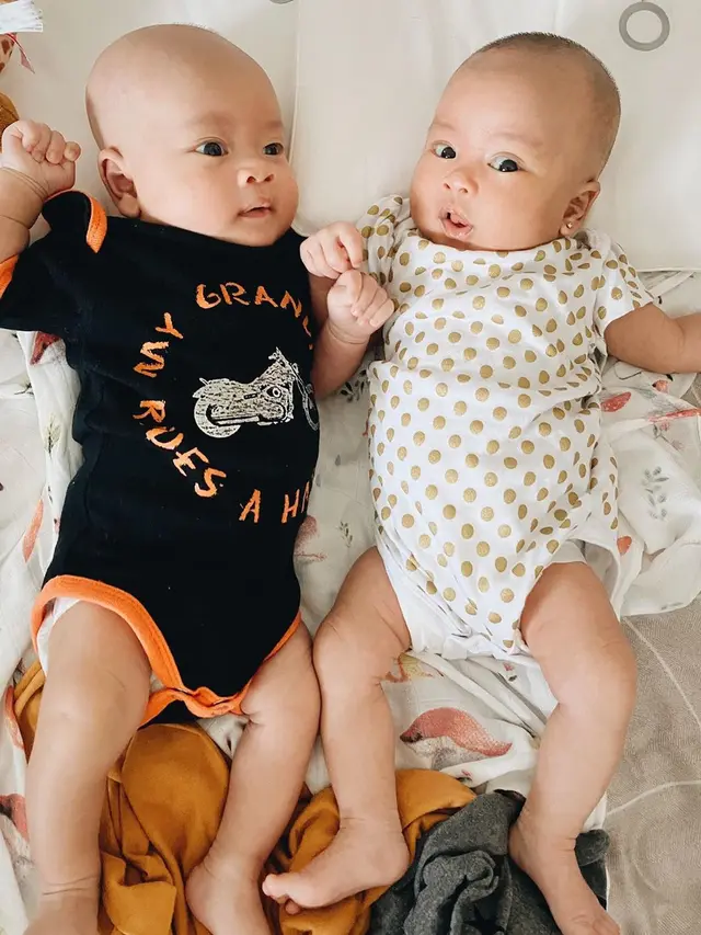 [Fimela] Anak Kembar Syahnaz Sadiqah