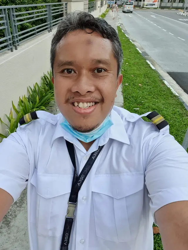 Pria Singapura sengaja jalan kaki untuk mengatasi rasa sakit hidup melajang selama 21 tahun (dok.Facebook/Muhammad Zailan Bin Mohd Zain))