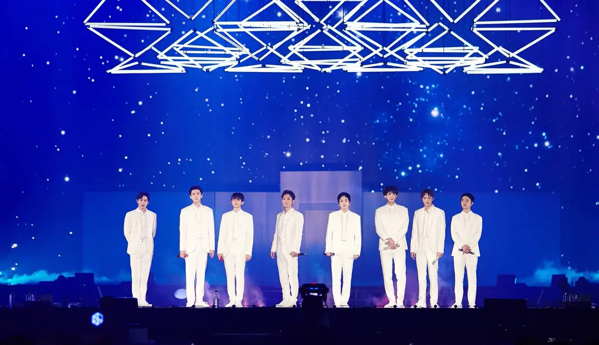 Pada hari terakhir (15/7), Kai sempat membuat suasana menjadi haru lantaran ia mengenang sang ayah yang meninggal dunia pada 8 Mei 2018 silam. (Foto: twitter.com/weareoneEXO)