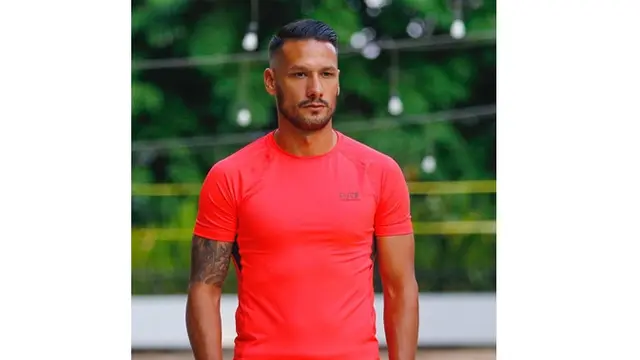 7 Potret Raphael Maitimo, Eks Timnas yang Dikabarkan Dekat dengan Agnez Mo