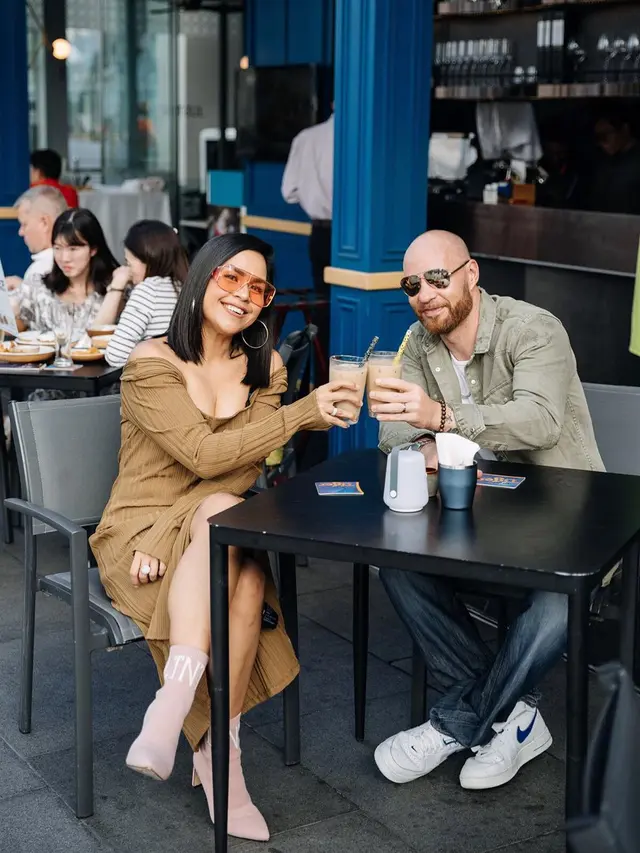 [Fimela] Melaney Ricardo dan Tyson Lynch