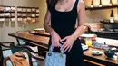 Meski usianya baru 18 tahun, ternyata Nicole Parham sudah memiliki body goal yang ideal. Terlihat dari tampilannya yang memakai dress hitam ini. (Instagram/ nicoleparham_)