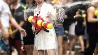 Ririn Ekawati mengikuti Festival Songkran atau festival perang air yang berlangsung di Thailand (Instagram/@ririnekawati/https://www.instagram.com/p/BwSCzl7hF9e/Komarudin)