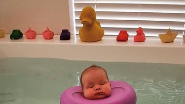 Gemes Lucunya Foto Bayi Bayi Ini Menikmati Baby Spa Fashion Fimela Com