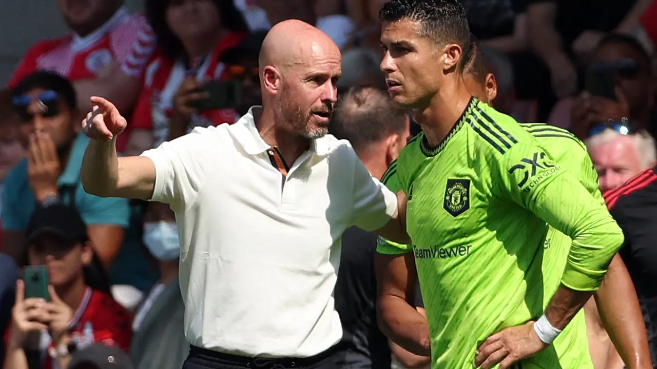 Manajer Manchester United, Erik ten Hag bersama Cristiano Ronaldo.