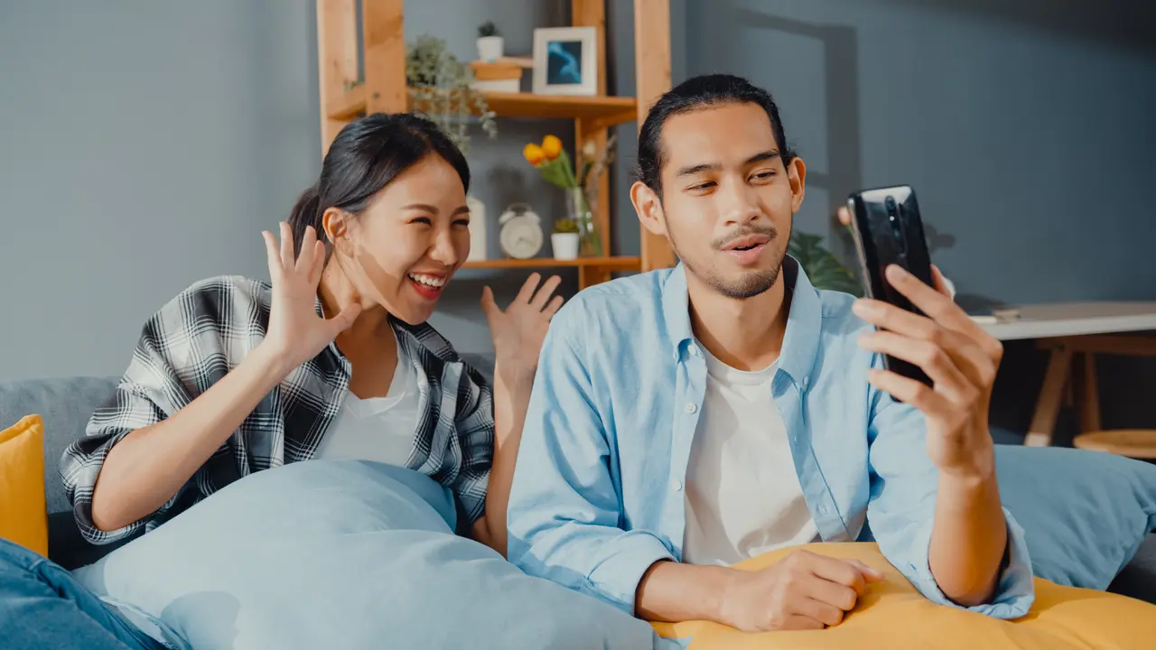Cara Menentukan Batasan Posting Hubungan di Media Sosial (photo by freepik.com)
