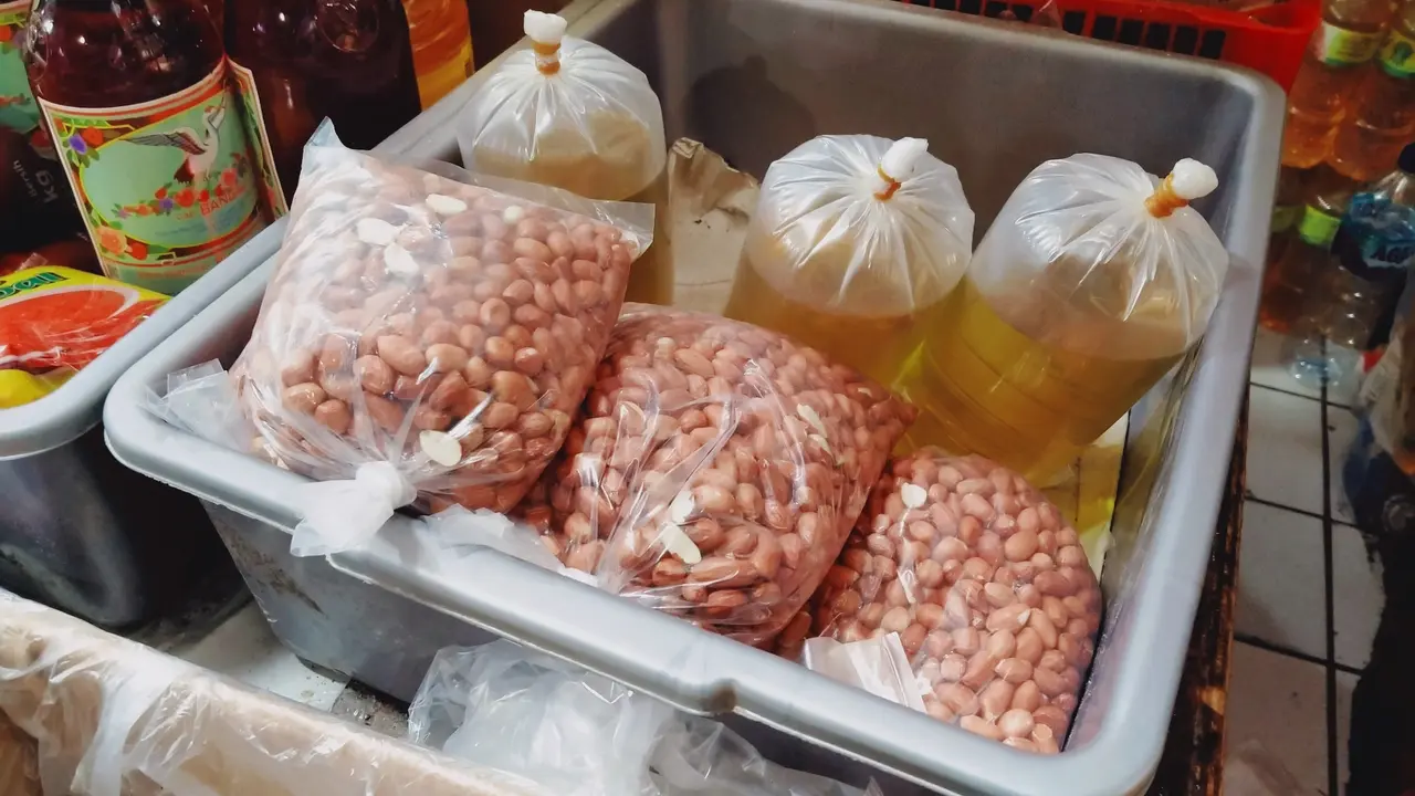Harga Gula dan Kacang Tanah Melonjak di Pasar Kebayoran Lama