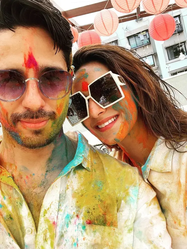 8 Potret Keseruan Artis India Rayakan Holi, Bareng Pasangan hingga Keluarga
