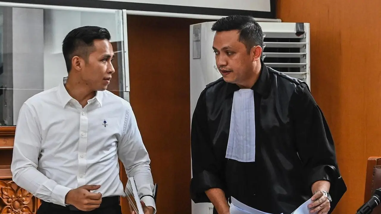 Richard Eliezer dan pengacaranya, Ronny Talapessy, SH, MH. (Foto: Dok. Instagram @ronnytalapessy)