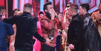 Rona bahagia tengah dirasakan Fildan lantaran perjuangannya selama ini berbuah manis. Setelah melalui serangkaian proses, akhirnya Fildan berhasil menyabet juara sebagai pemenang D’Academy Asia 3. (Adrian Putra/Bintang.com)