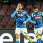 Penyerang Napoli, Dries Mertens tampil brilian dengan mencetak dua gol ke gawang Milan Borjan pada laga lanjutan Liga Champions Grup C yang berlangsung di stadion San Paulo, kamis (29/11). Napoli menang 3-1 atas Red Star Belgrade. (AFP/Fillipo Monteforte)