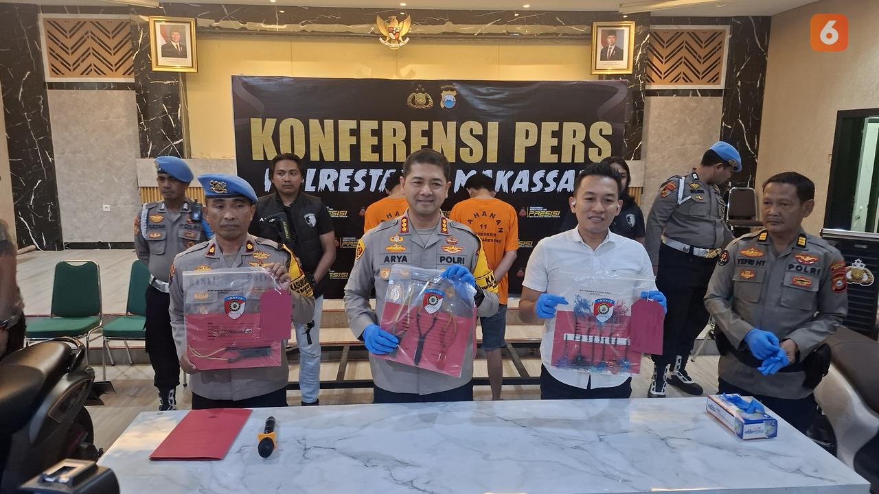 Polisi tangkap anggota geng motor yang terlibat bentrok di Makassar (Liputan6.com/Fauzan)