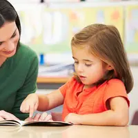 Latihan Membaca untuk Anak Disleksia (Monkey Business Images/Shutterstock)