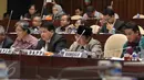 Suasana rapat dengar pendapat membahas evaluasi Pilkada 2015 antara lembaga yang terkait pemulu dengan Komisi II di DPR RI, Jakarta, Senin (1/2/2016). (Liputan6.com/Angga Yuniar)