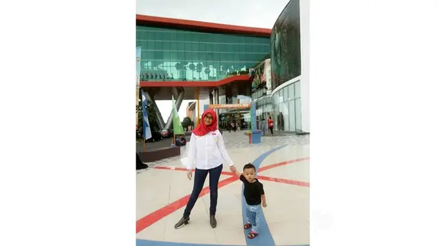 6 Potret Terbaru Lia Ananta saat Asuh Anak, Pemeran Sashi 'Di Sini Ada Setan'
