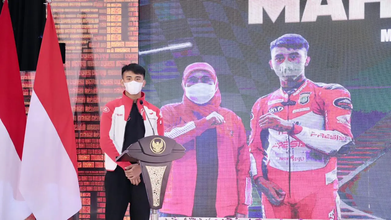 Pembalap Moto3 Mario Aji mendapat beasiswa hingga S3 di Unesa. (Dian Kurniawan/Liputan6.com)