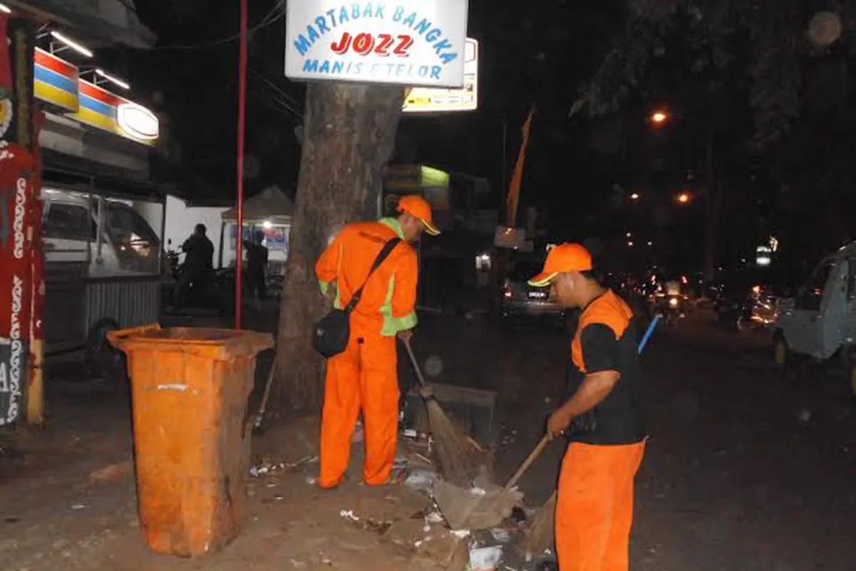 Ratusan Penyapu Jalanan Dikerahkan Saat Takbiran di Bekasi