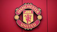 Logo Manchester United atau MU di Stadion Old Trafford. (Oli SCARFF / AFP)
