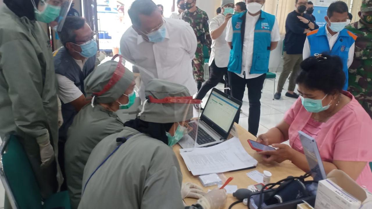 Melihat Vaksinasi Covid-19 di Tangsel