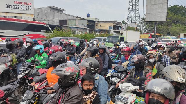 Gambar ini menggambarkan kondisi kemacetan di mudik 2022