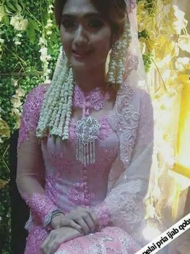 [Bintang] Revi Mariska