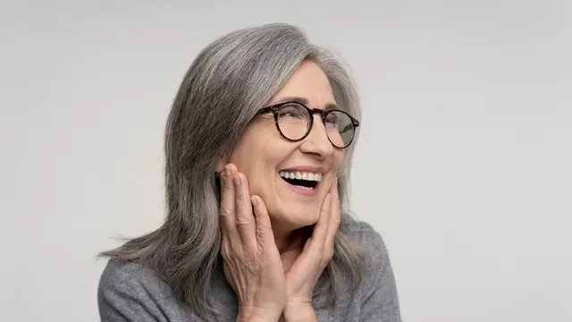 Muncul Uban di Usia 40-an: Tanda Menua Atau Genetik? Cek faktanya! (photo by freepik.com)