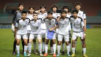 Pose&nbsp;pemain Timnas Guam U-17 dalam Kualifikasi Piala Asia U-17 2023 melawan Timnas Indonesia U-17 yang berlangsung di Stadion Pakansari, Bogor, Senin (3/10/2022). (Bola.com/Bagaskara Lazuardi)