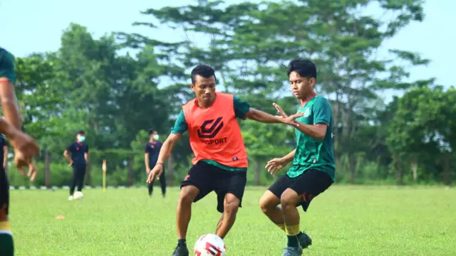 Pemain Tira Persikabo, Hendra Adi Bayauw