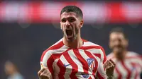 Pemain Atletico Madrid Rodrigo De Paul melakukan selebrasi usai mencetak gol ke gawang Celta Vigo pada pertandingan sepak bola Liga Spanyol di Stadion Wanda Metropolitano, Madrid, Spanyol, 10 September 2022. Atletico Madrid menang 4-1. (Thomas COEX/AFP)