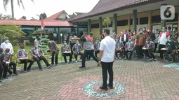 Menteri Sosial Juliari P Batubara (tengah) meninjau Balai Rehabilitasi Sosial Korban Penyalahgunaan NAPZA (BRSKPN) ‘Insyaf' di Deli Serdang, Sumut, Jumat (13/11/2020). Kemensos memberikan Bansos penanganan Covid-19 kepada 150 penghuni yang sedang menjalani rehabilitasi. (Liputan6.com/Pool/Kemensos)