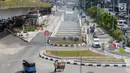 Pengendara melintas di sisi terowongan atau underpass Matraman, Jakarta, Jumat (6/4). Sempat mengalami penundaan, Pemprov DKI Jakarta berencana menguji coba lalu lintas di terowongan Matraman pada 10 April mendatang. (Liputan6.com/Helmi Fithriansyah)