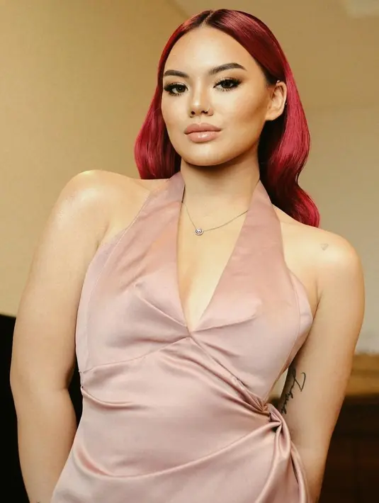 Keberanian putri ketiga Sarita Abdul Mukti itu dalam berpenampilan berhasil membuat warganet semakin terpesona. (FOTO: instagram.com/shafaharris)