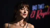Dakota Johnson Berubah Drastis Jadi Marilyn Monroe, Rambut Pirangnya Bikin Pangling