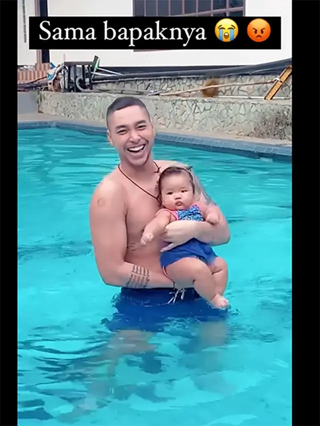 [Fimela] Anak Siti Badriah dan Krisjiana