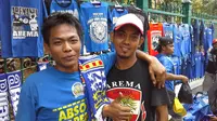 Aremania dari Balikpapan rela jauh-jauh datang ke Jakarta demi nonton final Persib vs Arema Cronus malam ini.