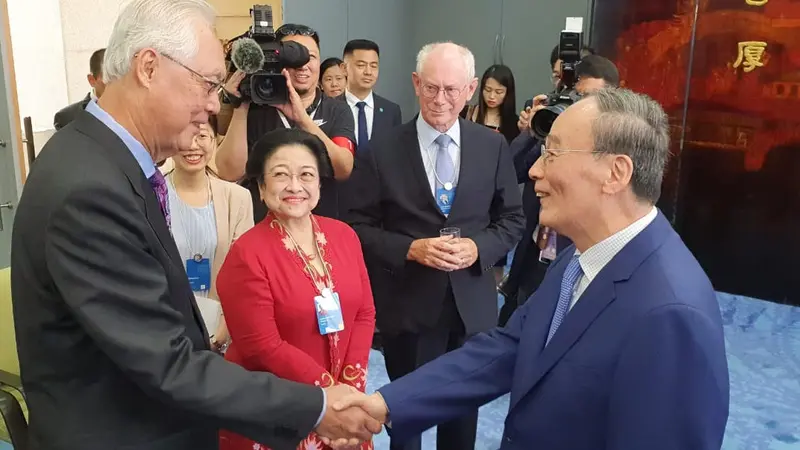 Megawati Soekarnoputri dalam pembukaan The World Peace Forum ke-8 di Universitas Tsinghua, Beijing. (foto: istimewa)