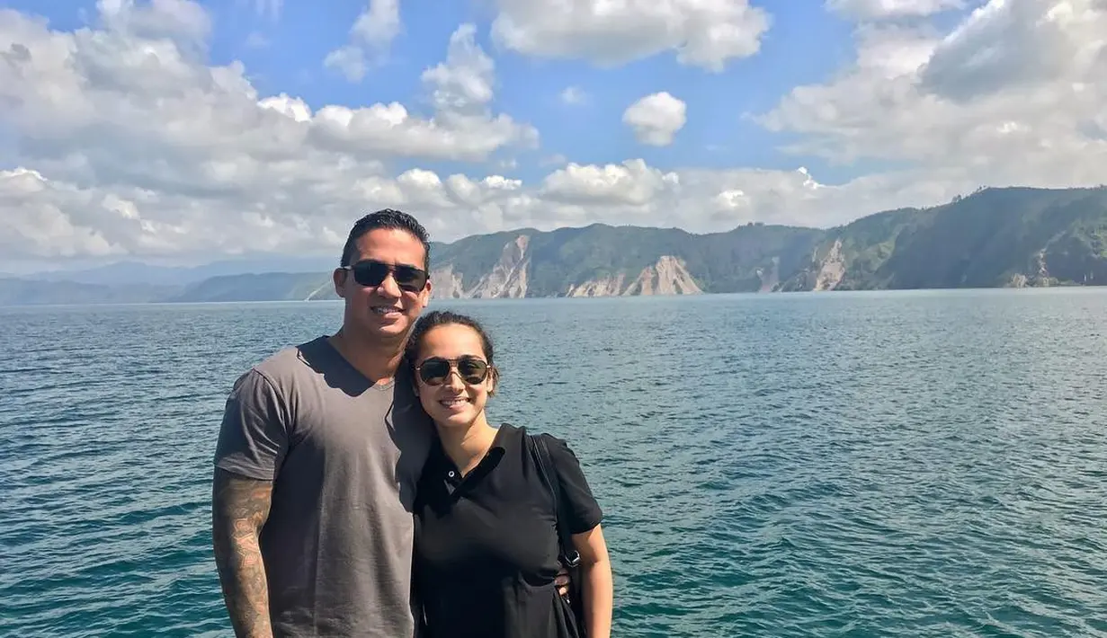 Setelah beberapa hari kemudian, pada 4 Februari, istri Arief Utama Waworuntu menemui nenek Saulina. Butuh perjuangan hingga 14 jam dengan penuh arti berangkat dari Bali. (Instagram/got_alex)