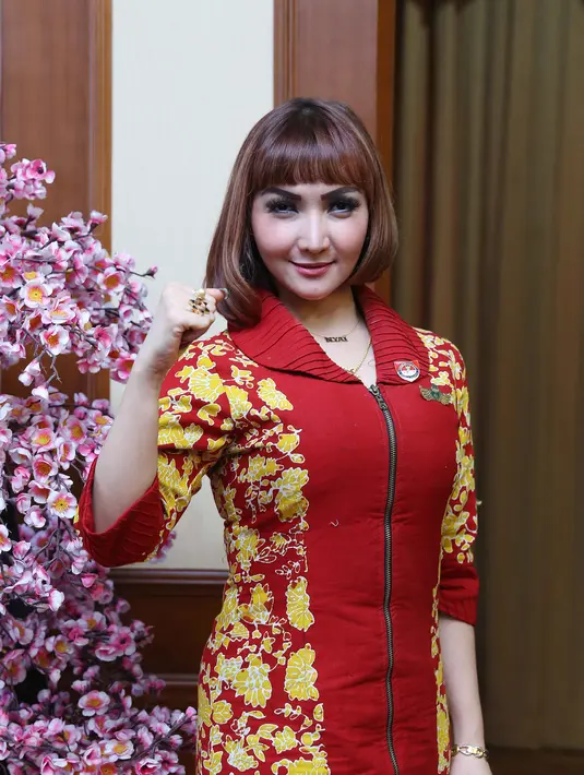 Sebelumnya inisial nama Roro Fitria  sempat dikaitkan dengan kasus prostitusi artis. Ia pun enggan untuk mengomentarinya dan menyerahkan kasus tersebut kepada kuasa hukumnya, Sunan. (Nurwahyunan/Bintang.com)