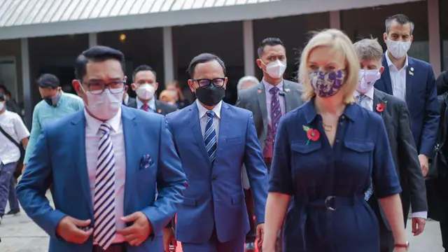 Gubernur Jawa Barat, Ridwan Kamil menerima kunjungan Menteri Luar Negeri Inggris, Elizabeth Truss di Bogor Creative Center (BCC) Kota Bogor, Jumat (12/11/2021).