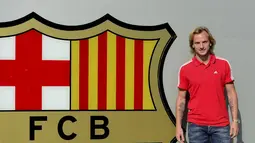 Mantan kapten Sevilla tersebut bergabung ke Barca selama lima musim. (AFP PHOTO/Josep Lago)