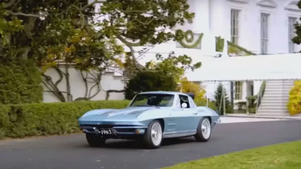Begini Reaksi Obama Ikut Joyride di Dalam Chevrolet Corvette