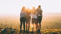 40 Old Friends Quotes to Cherish Your Memory And Bond