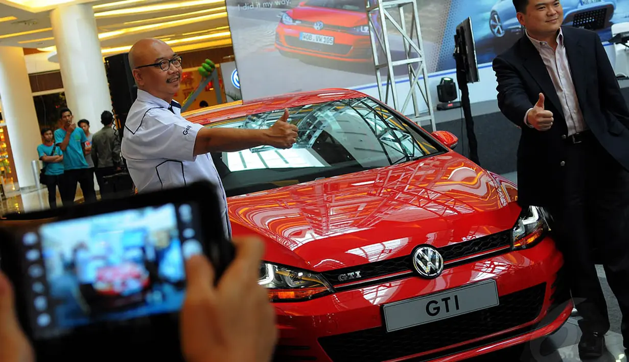 Pemegang merek Volkswagen (VW) di Indonesia resmi meluncurkan VW Golf GTI di kawasan BSD, Selasa (3/6/14). (Liputan6.com/Faisal R Syam)