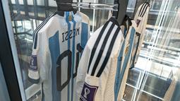 Adapun, proses lelang jersey Messi itu akan dimulai pada 30 November sampai dengan 14 Desember 2023. (AP Photo/Peter K. Afriyie)