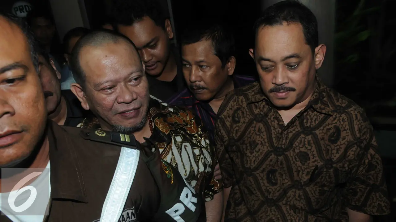 20160531- La Nyalla Tolak Berkas Penahan-Jakarta- Helmi Afandi