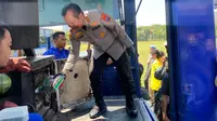 Pemusnahan barang bukti narkoba oleh Kapolda Jatim. (Dian Kurniawan/Liputan6.com)