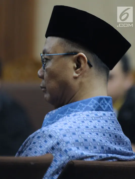 Terdakwa penerbitan SKL terhadap obligor BLBI, Syafruddin Arsyad Temenggung saat mengikuti sidang lanjutan di Pengadilan Tipikor, Jakarta, Kamis (31/5). Eksepsi eks Kepala BPPN tersebut ditolak dan sidang dilanjutkan (Liputan6.com/Helmi Fithriansyah)