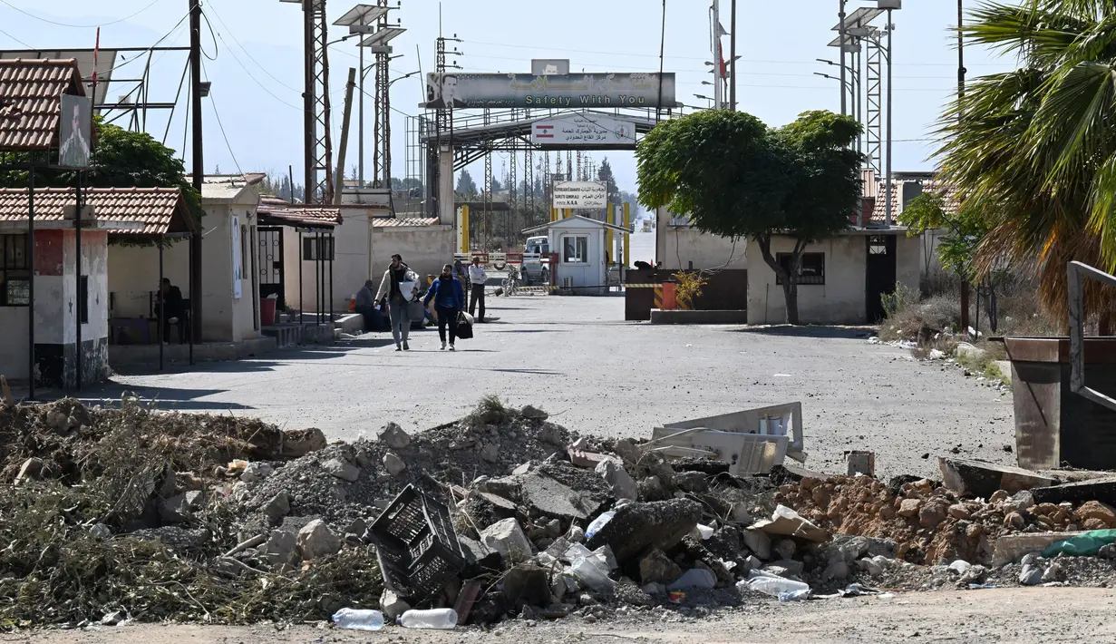 Israel menuduh Hizbullah mengeksploitasi penyeberangan sipil untuk mentransfer senjata. (LOUAI BESHARA/AFP)